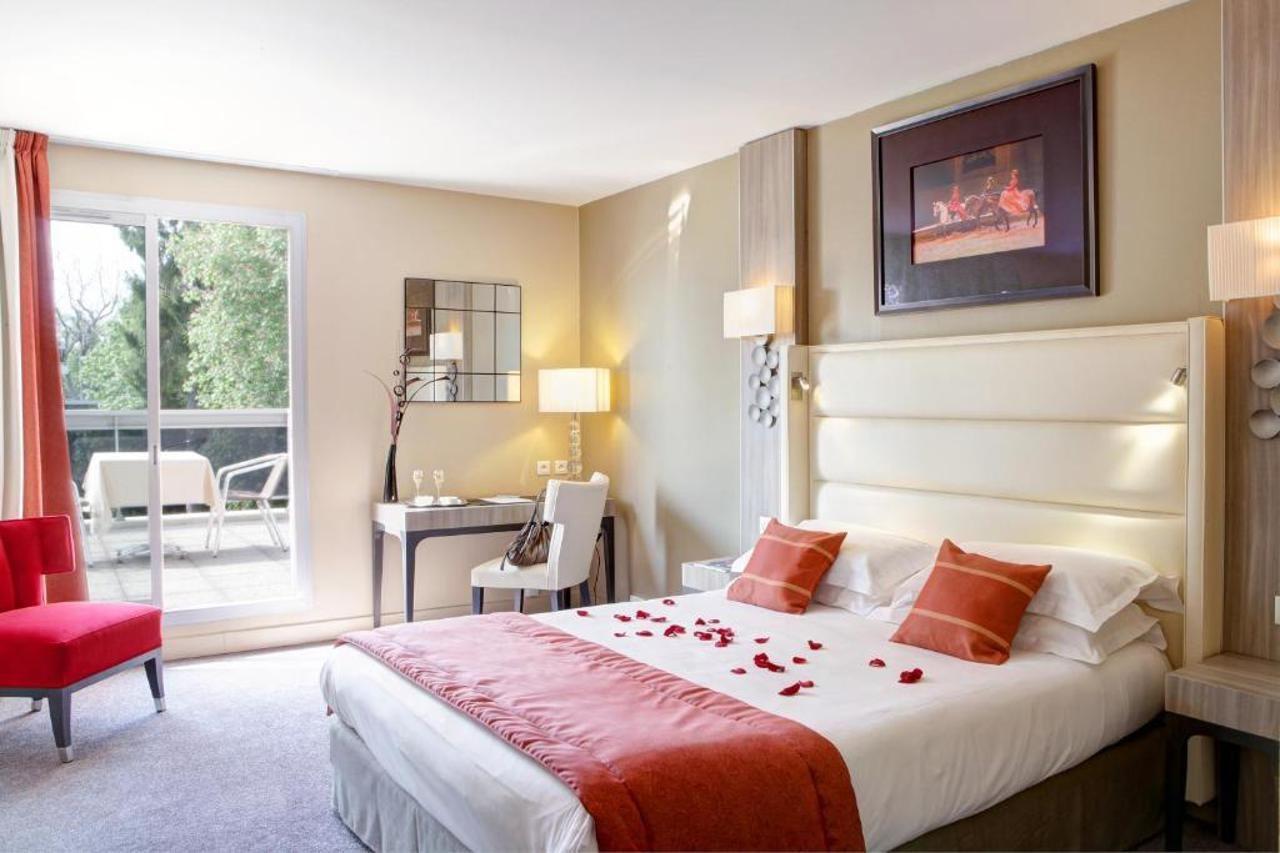 Best Western Plus Hotel Du Parc Chantilly Esterno foto