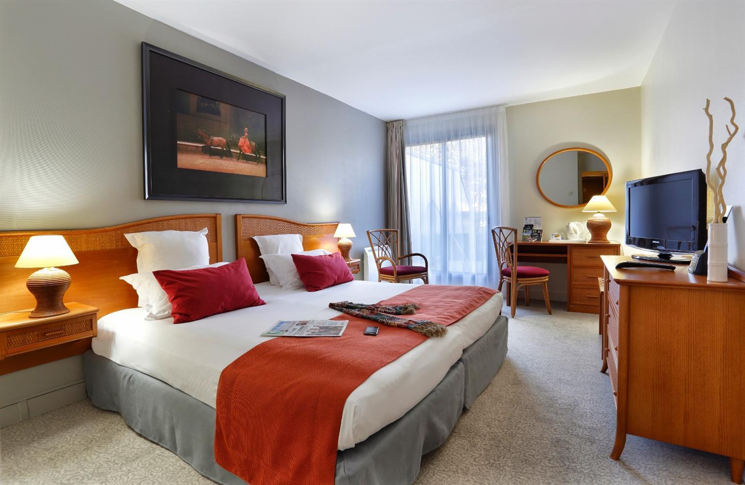 Best Western Plus Hotel Du Parc Chantilly Esterno foto