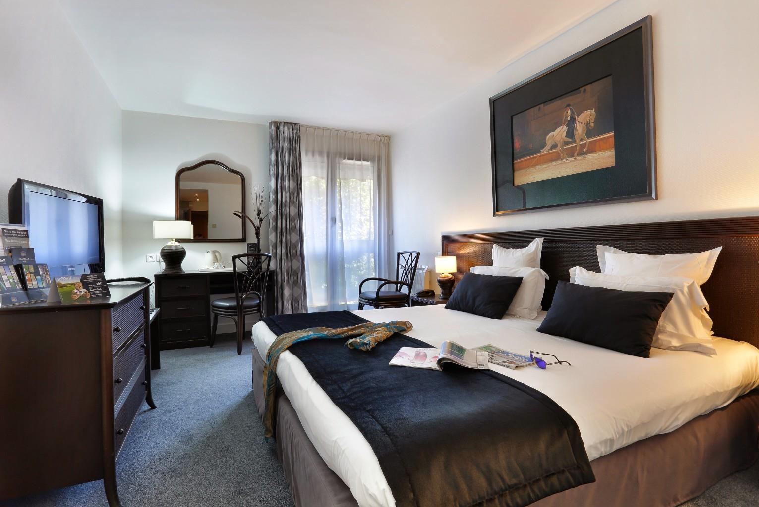 Best Western Plus Hotel Du Parc Chantilly Esterno foto